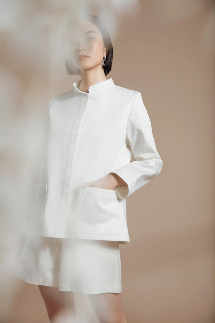 The Diplomat Jacket in White